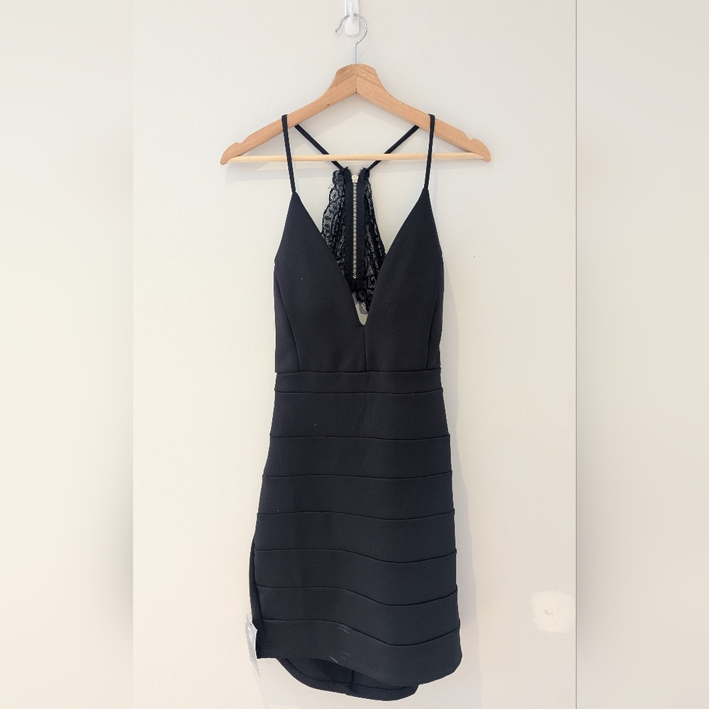 NEW - Knit V-Neck Banded Mini Dress By Le Château - Picture 2 of 7